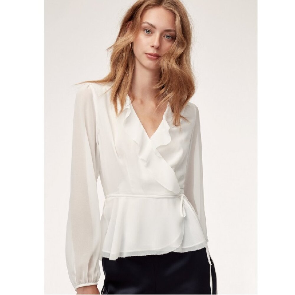 💥 Q+A Ivory Ruffle V-Neck Blouse